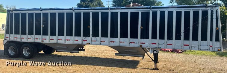 image for item EN4639 2007 Cornhusker 800ALSR-71906-5923 grain trailer