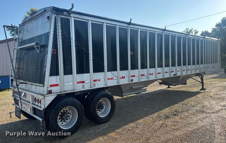 image for item EN4639 2007 Cornhusker 800ALSR-71906-5923 grain trailer