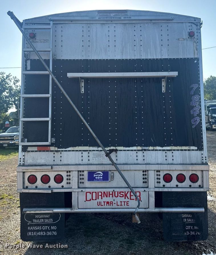 image for item EN4639 2007 Cornhusker 800ALSR-71906-5923 grain trailer