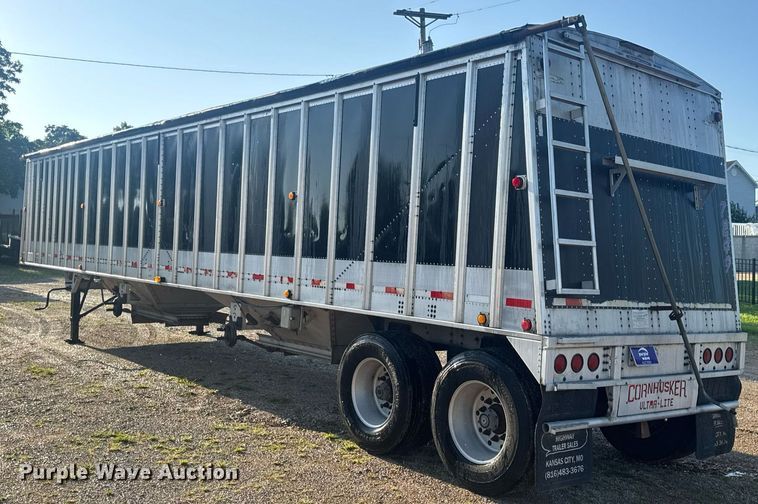 image for item EN4639 2007 Cornhusker 800ALSR-71906-5923 grain trailer