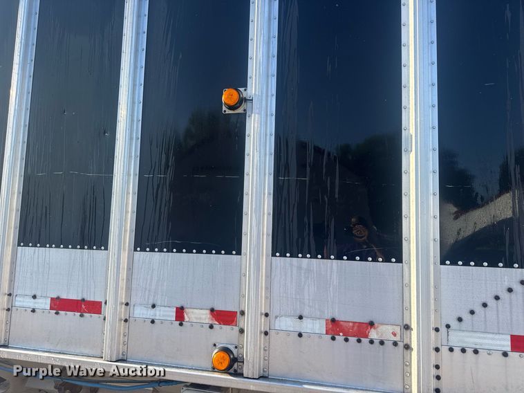 image for item EN4639 2007 Cornhusker 800ALSR-71906-5923 grain trailer