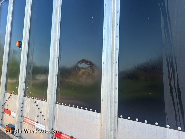 image for item EN4639 2007 Cornhusker 800ALSR-71906-5923 grain trailer