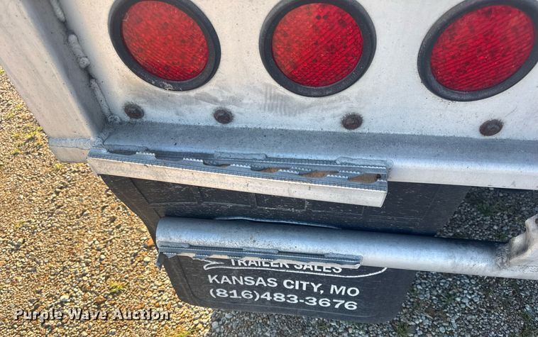 image for item EN4639 2007 Cornhusker 800ALSR-71906-5923 grain trailer