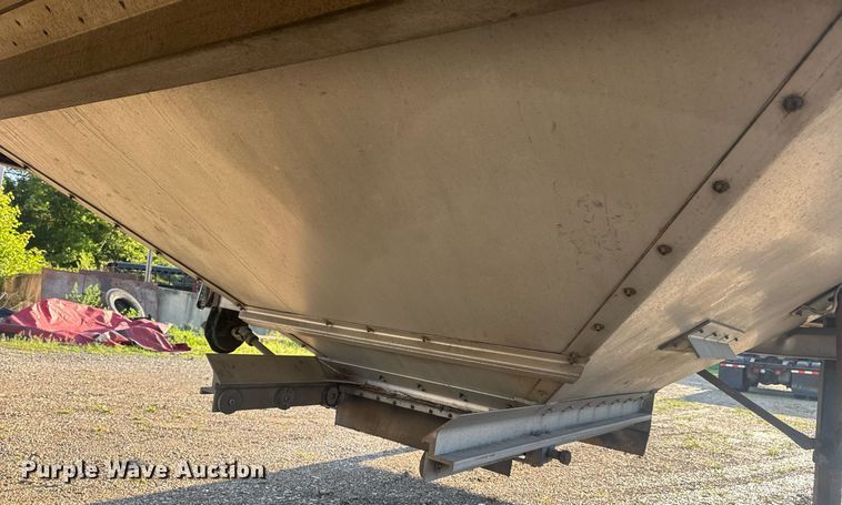 image for item EN4639 2007 Cornhusker 800ALSR-71906-5923 grain trailer