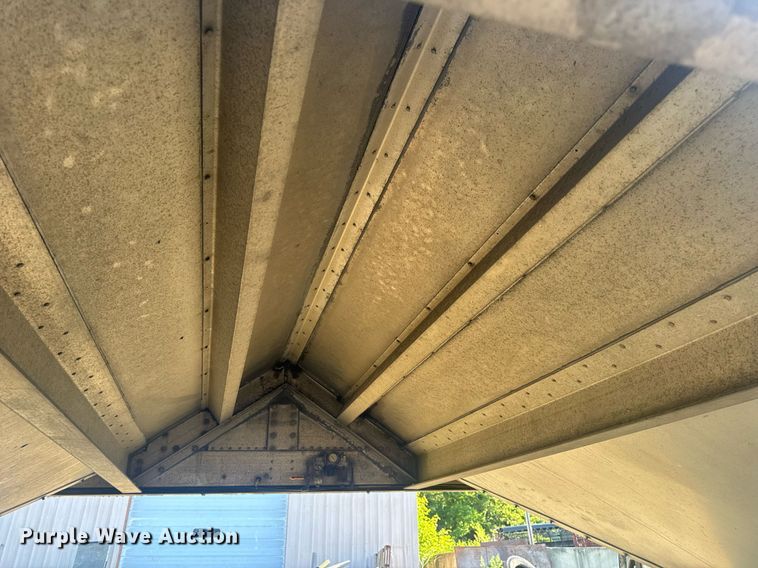 image for item EN4639 2007 Cornhusker 800ALSR-71906-5923 grain trailer