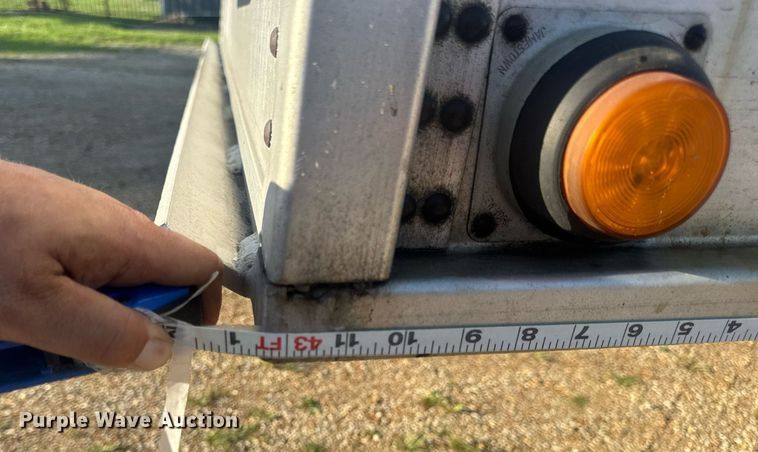 image for item EN4639 2007 Cornhusker 800ALSR-71906-5923 grain trailer