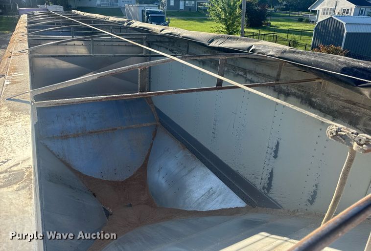 image for item EN4639 2007 Cornhusker 800ALSR-71906-5923 grain trailer