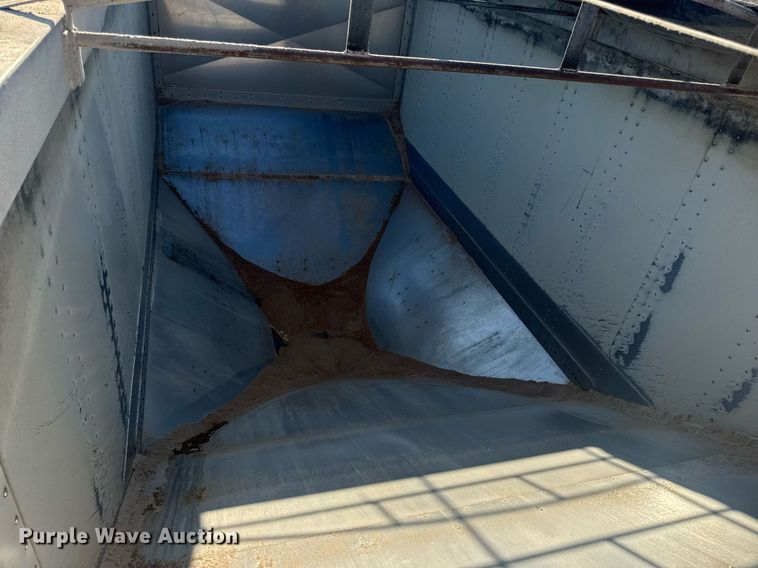 image for item EN4639 2007 Cornhusker 800ALSR-71906-5923 grain trailer