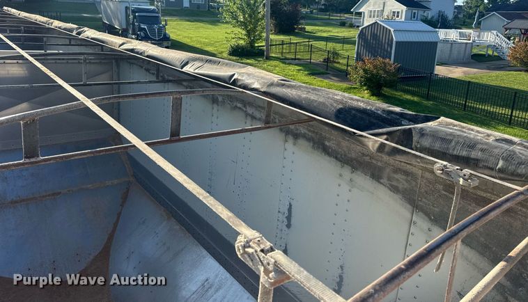 image for item EN4639 2007 Cornhusker 800ALSR-71906-5923 grain trailer