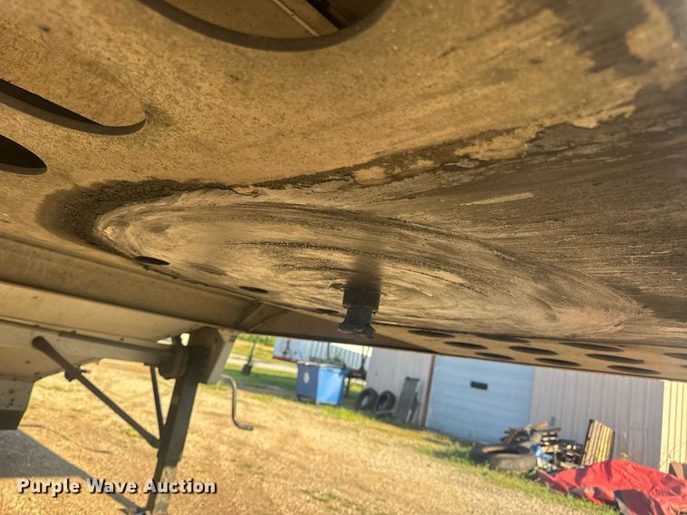 image for item EN4639 2007 Cornhusker 800ALSR-71906-5923 grain trailer