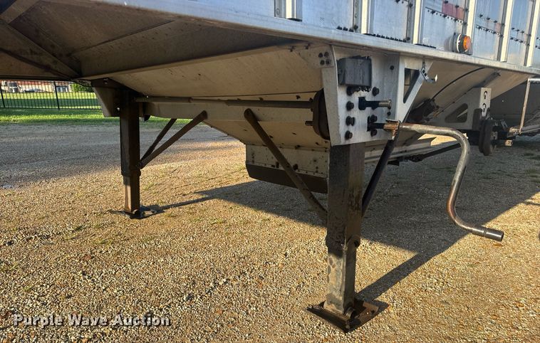 image for item EN4639 2007 Cornhusker 800ALSR-71906-5923 grain trailer