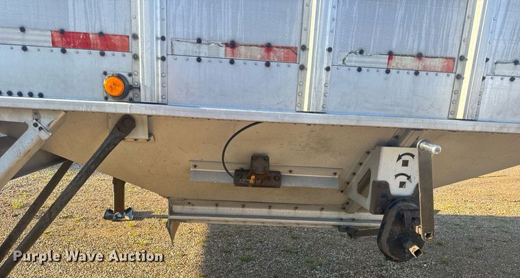 image for item EN4639 2007 Cornhusker 800ALSR-71906-5923 grain trailer