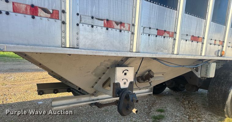 image for item EN4639 2007 Cornhusker 800ALSR-71906-5923 grain trailer