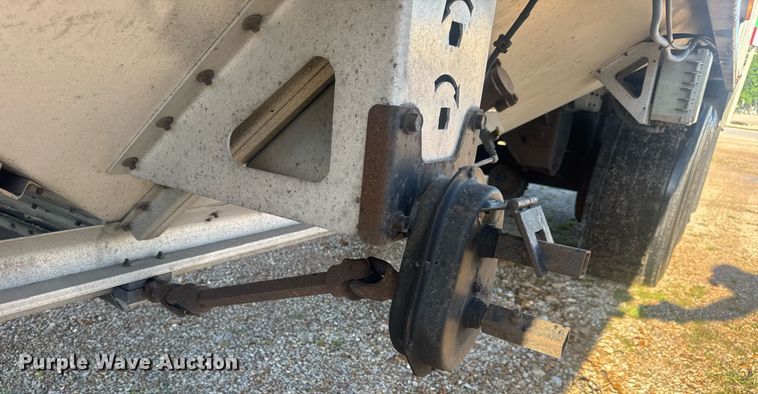 image for item EN4639 2007 Cornhusker 800ALSR-71906-5923 grain trailer