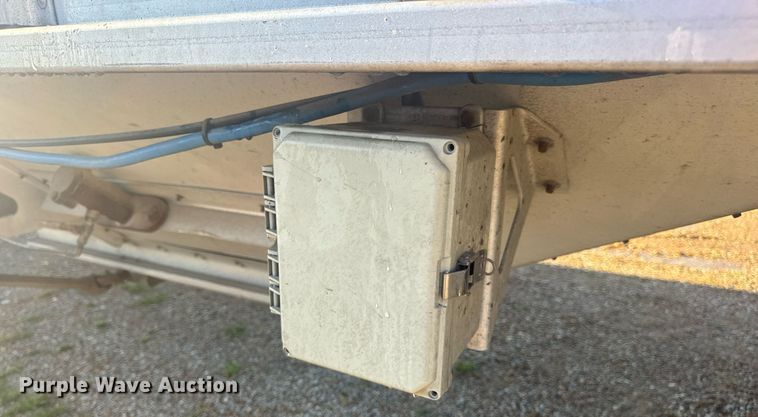 image for item EN4639 2007 Cornhusker 800ALSR-71906-5923 grain trailer