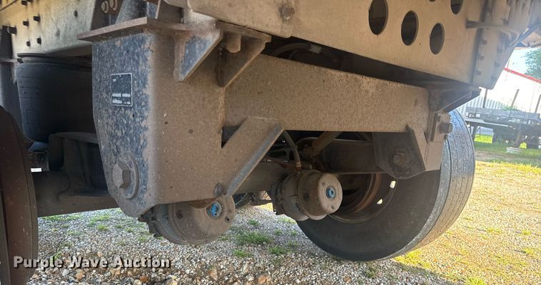 image for item EN4639 2007 Cornhusker 800ALSR-71906-5923 grain trailer