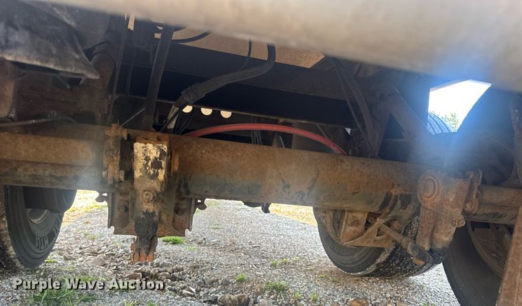 image for item EN4639 2007 Cornhusker 800ALSR-71906-5923 grain trailer