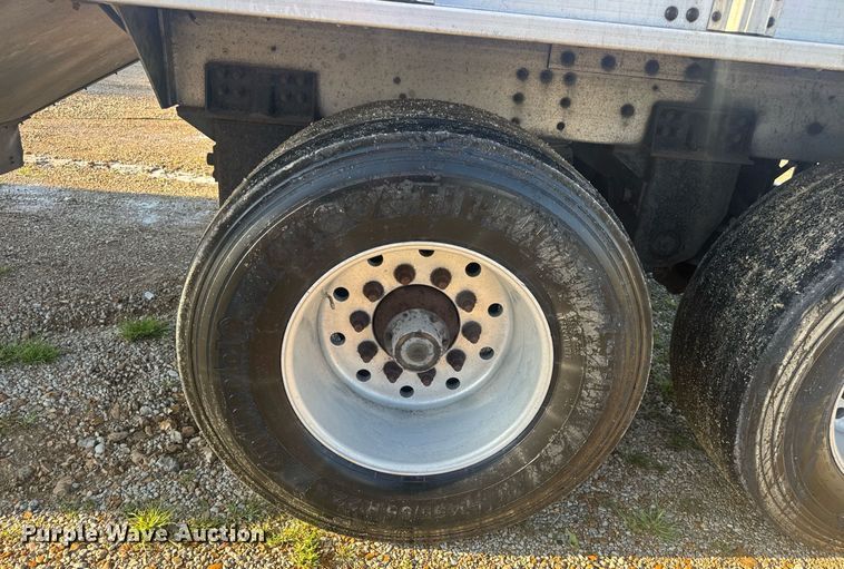 image for item EN4639 2007 Cornhusker 800ALSR-71906-5923 grain trailer