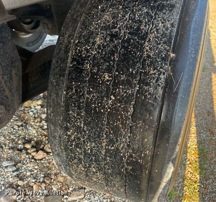 image for item EN4639 2007 Cornhusker 800ALSR-71906-5923 grain trailer