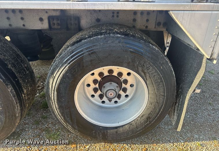 image for item EN4639 2007 Cornhusker 800ALSR-71906-5923 grain trailer