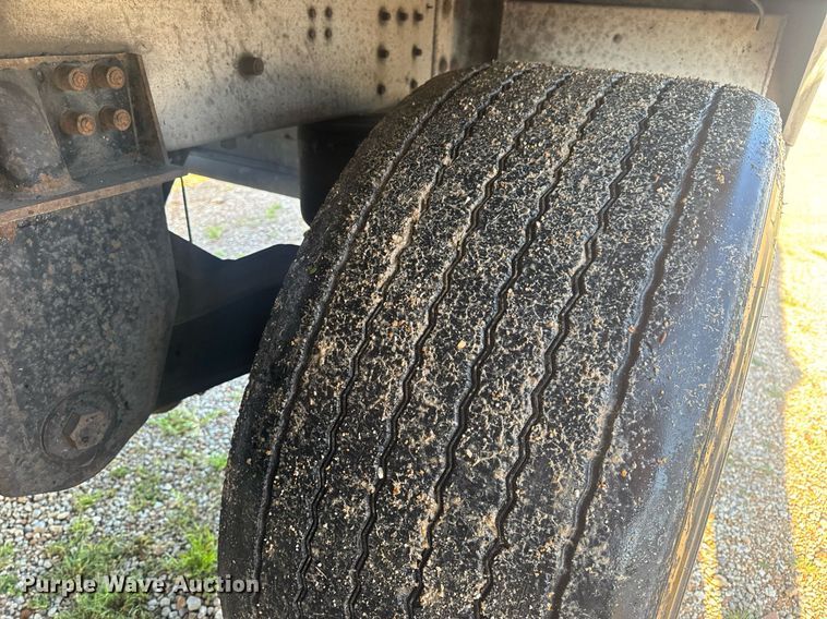 image for item EN4639 2007 Cornhusker 800ALSR-71906-5923 grain trailer