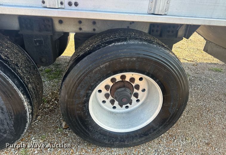 image for item EN4639 2007 Cornhusker 800ALSR-71906-5923 grain trailer