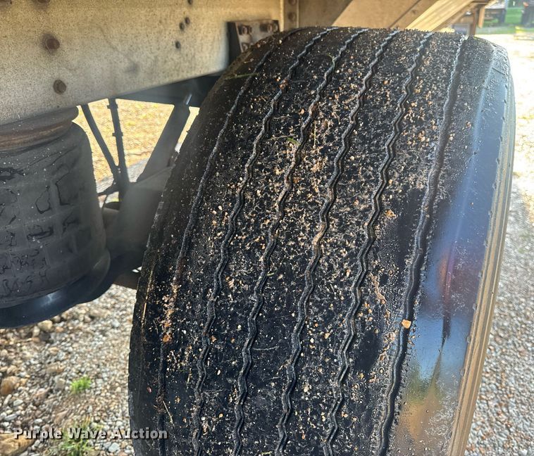 image for item EN4639 2007 Cornhusker 800ALSR-71906-5923 grain trailer