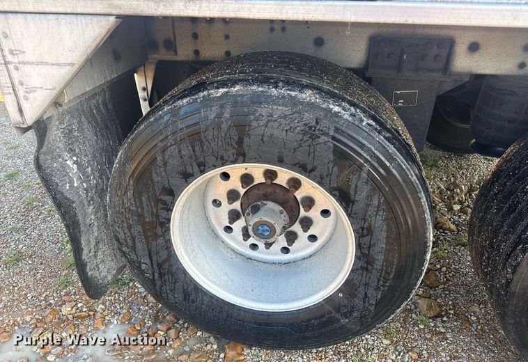 image for item EN4639 2007 Cornhusker 800ALSR-71906-5923 grain trailer