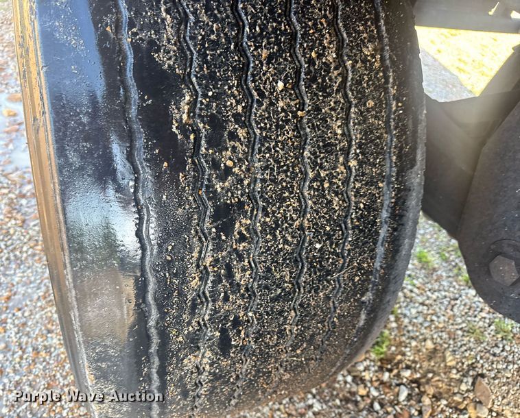 image for item EN4639 2007 Cornhusker 800ALSR-71906-5923 grain trailer