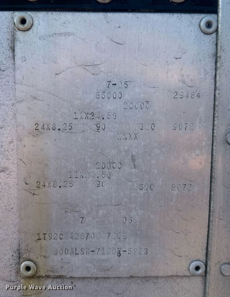 image for item EN4639 2007 Cornhusker 800ALSR-71906-5923 grain trailer