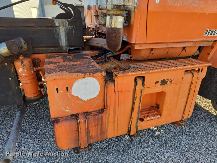 image for item EN8166 1989 Ford L9000 roll-off container truck