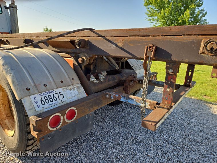 image for item EN8166 1989 Ford L9000 roll-off container truck