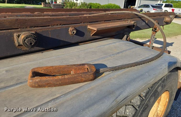 image for item EN8166 1989 Ford L9000 roll-off container truck