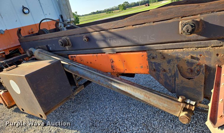 image for item EN8166 1989 Ford L9000 roll-off container truck