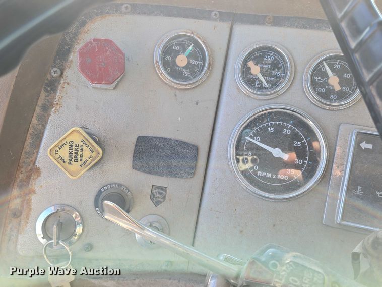 image for item EN8166 1989 Ford L9000 roll-off container truck