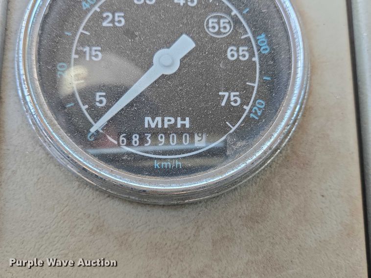 image for item EN8166 1989 Ford L9000 roll-off container truck