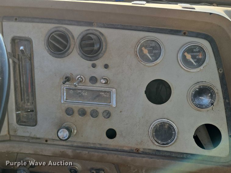 image for item EN8166 1989 Ford L9000 roll-off container truck