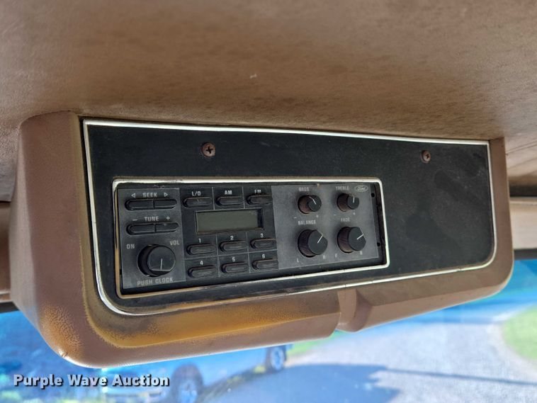 image for item EN8166 1989 Ford L9000 roll-off container truck