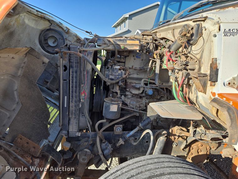 image for item EN8166 1989 Ford L9000 roll-off container truck