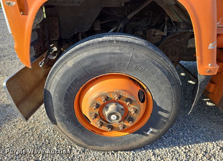 image for item EN8166 1989 Ford L9000 roll-off container truck