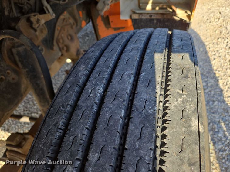 image for item EN8166 1989 Ford L9000 roll-off container truck