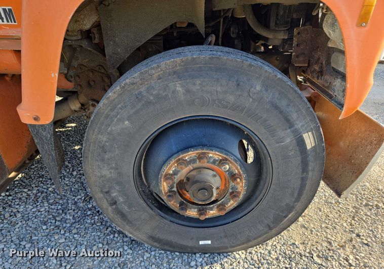 image for item EN8166 1989 Ford L9000 roll-off container truck