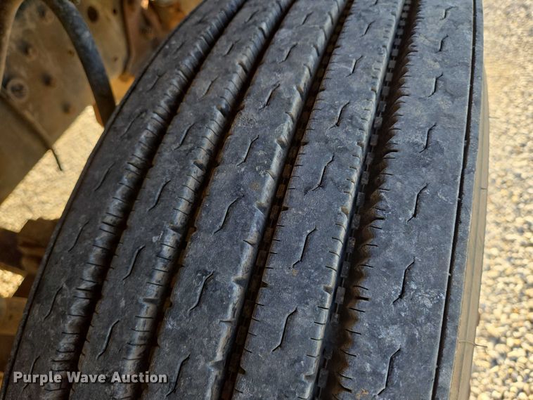 image for item EN8166 1989 Ford L9000 roll-off container truck