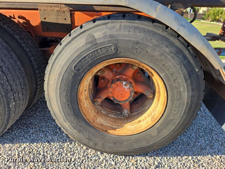 image for item EN8166 1989 Ford L9000 roll-off container truck