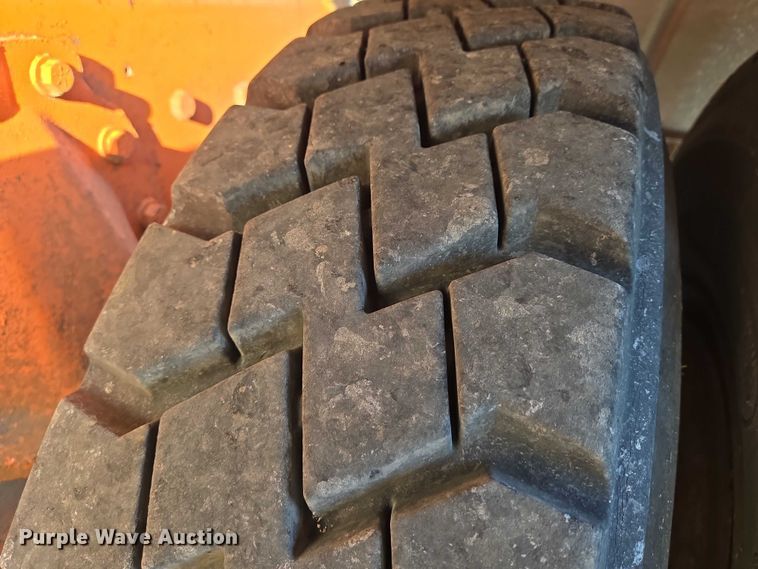 image for item EN8166 1989 Ford L9000 roll-off container truck