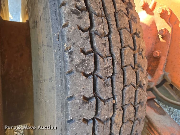 image for item EN8166 1989 Ford L9000 roll-off container truck