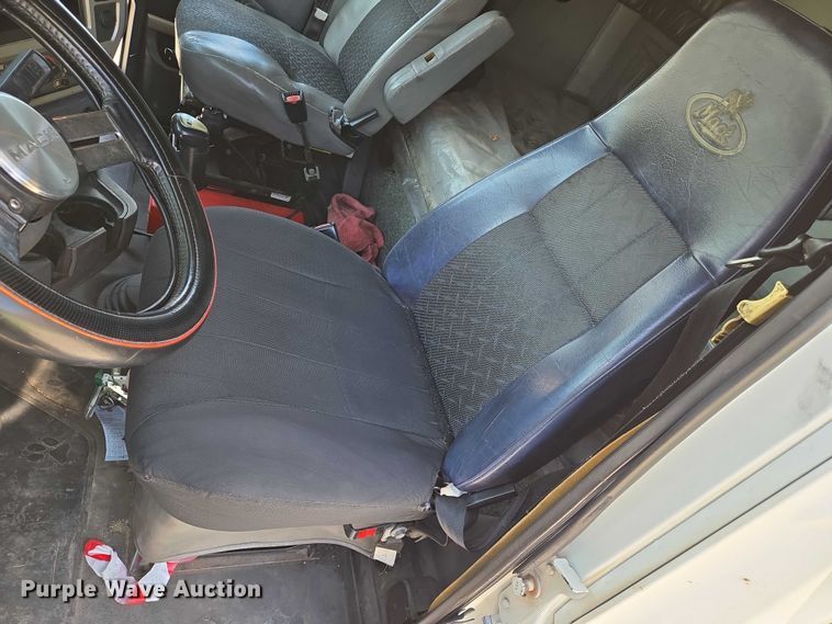 image for item EN8257 2009 Mack CXU613 semi truck