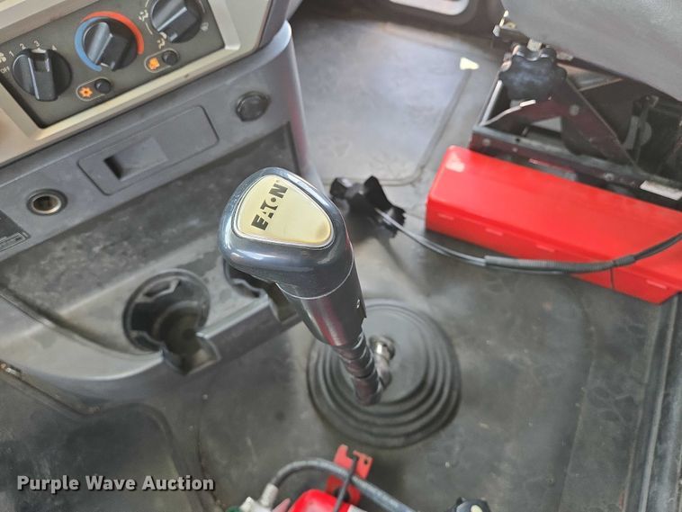 image for item EN8257 2009 Mack CXU613 semi truck