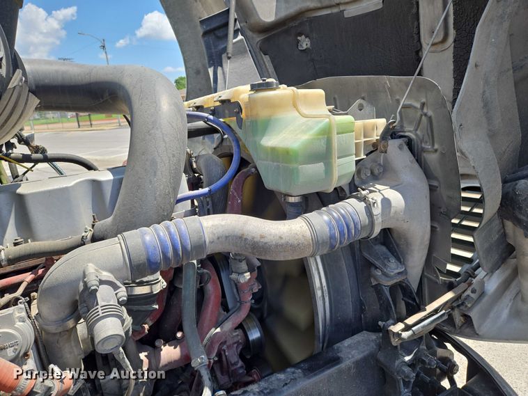 image for item EN8257 2009 Mack CXU613 semi truck