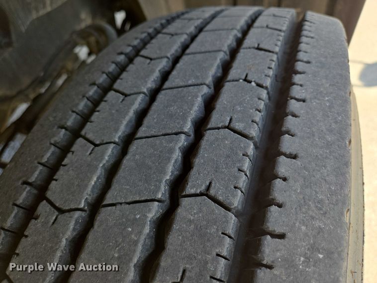 image for item EN8257 2009 Mack CXU613 semi truck